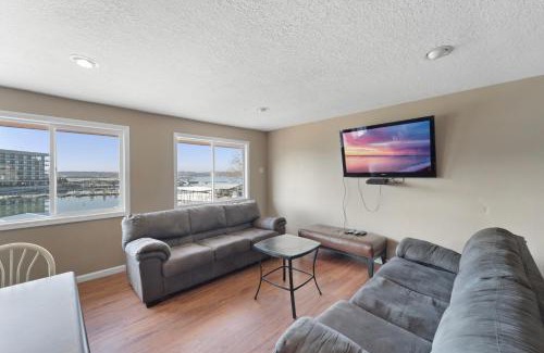 Lake Ozark House | Palace Sleep 20- Bachelor/Bachelorette Parties Welcome!