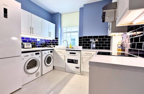 Westminster Apartment | Palacial 3 Super King Bedrooms