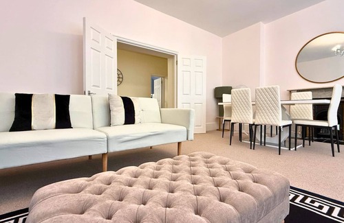 Westminster Apartment | Palacial 3 Super King Bedrooms