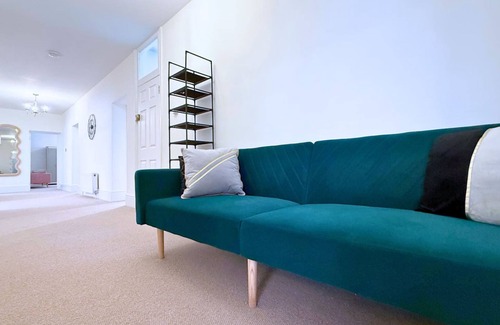 Westminster Apartment | Palacial 3 Super King Bedrooms