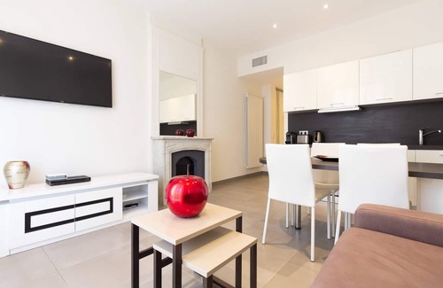 Cannes City Centre Apartment | Palais Miramar: 1 bed side sea view