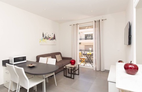 Cannes City Centre Apartment | Palais Miramar: 1 bed side sea view