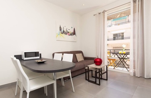 Cannes City Centre Apartment | Palais Miramar: 1 bed side sea view