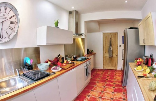 Eastbourne's Theatre District House | Palatial Central Seafront Villa Zen Garden BBQ Superking Bedroom Suites parking