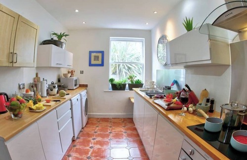 Eastbourne's Theatre District House | Palatial Central Seafront Villa Zen Garden BBQ Superking Bedroom Suites parking