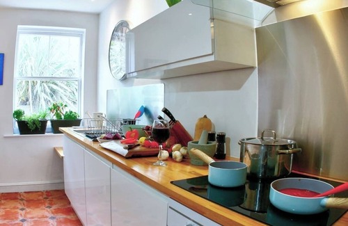 Eastbourne's Theatre District House | Palatial Central Seafront Villa Zen Garden BBQ Superking Bedroom Suites parking