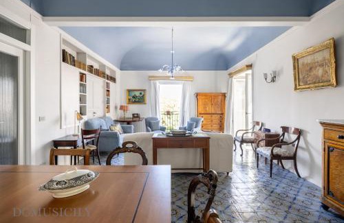 Kalsa Apartment | Palazzo Fatta Apartment by DomuSicily