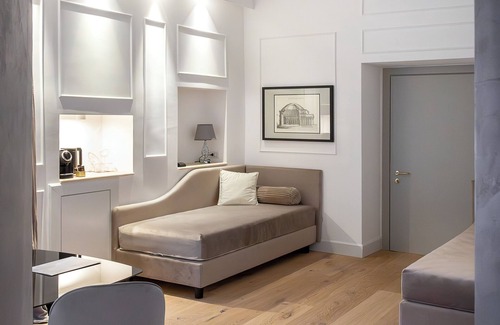 Rione IV Campo Marzio House | Palazzo Goldoni Condotti Collection