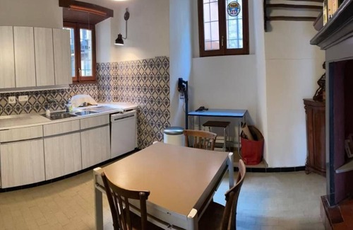 Castel San Pietro House | Palazzo Petraglio - spacious holiday home