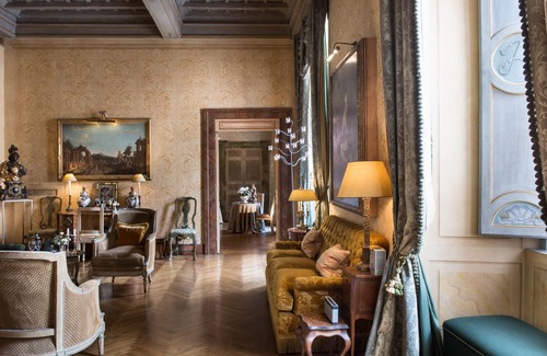 Rione IV Campo Marzio Condo | Palazzo Renaissance Experience, Elegant and Historic Stay in Rome