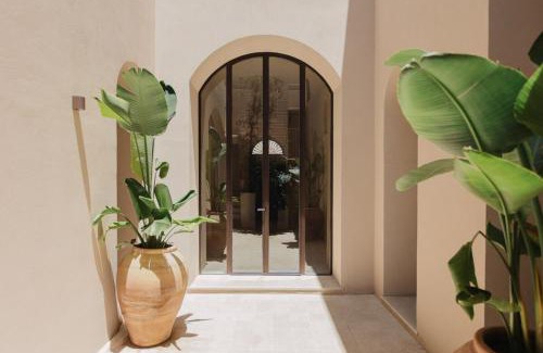 Noto Historic Centre Apartment | Palazzo Sicilia con piscina riscaldata - IsulaTravel