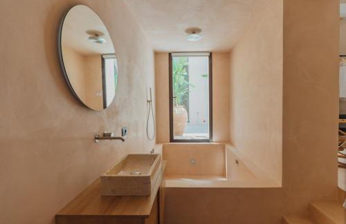Noto Historic Centre Apartment | Palazzo Sicilia con piscina riscaldata - IsulaTravel