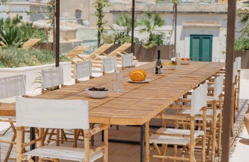 Noto Historic Centre Apartment | Palazzo Sicilia con piscina riscaldata - IsulaTravel