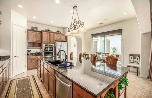 Waddell House | ⭐~ PALAZZO TOSCANO~HOT TUB~UP TO 13*IND.BEDS~5-6 RMS ~TENNIS~GOLF~BASEBALL~