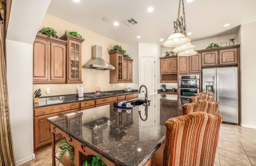 Waddell House | ⭐~ PALAZZO TOSCANO~HOT TUB~UP TO 13*IND.BEDS~5-6 RMS ~TENNIS~GOLF~BASEBALL~