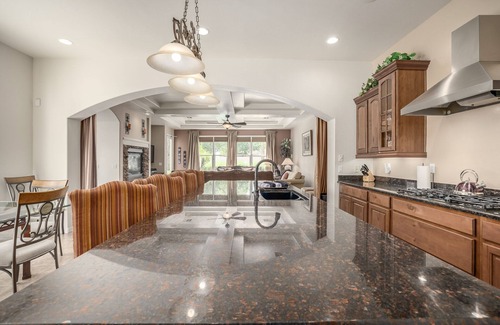 Waddell House | ⭐~ PALAZZO TOSCANO~UP TO 14*IND.BEDS~HEATED POOL+SPA~TENNIS~GOLF~BASEBALL~