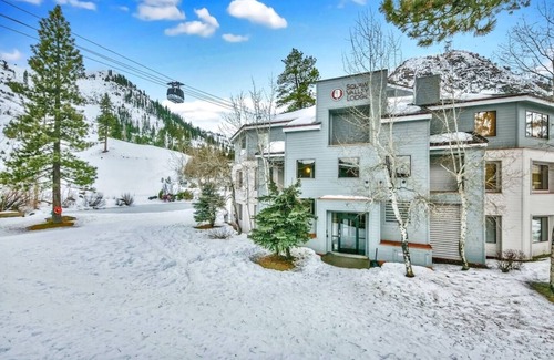 Olympic Valley Apartment | Palisades Ski Condo: Ski-in/ski-out Studio w/Hot Tubs and Pool