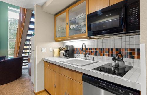 Olympic Valley Apartment | Palisades Tahoe Lodge Rentals Studio Loft #331