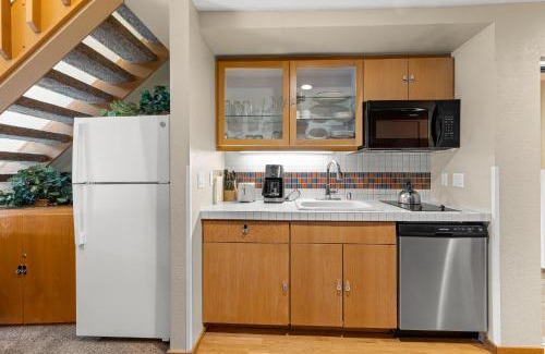 Olympic Valley Apartment | Palisades Tahoe Lodge Rentals Studio Loft #331