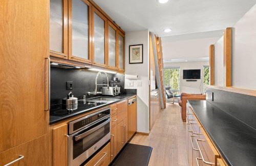 Olympic Valley Apartment | Palisades Tahoe Lodge Rentals Premium Studio Loft #333