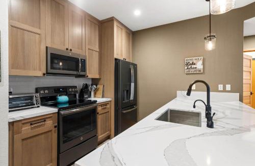Olympic Valley Apartment | Palisades Tahoe Lodge Rentals Premium Two Bedroom #700
