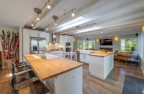 Olympic Valley House | Palisades Tahoe Paradise - Hot Tub
