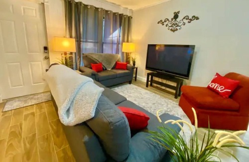 Interchange Square House | 🎣 Palm Bay Paradise Retreat 🌴 Near Beach 🏖