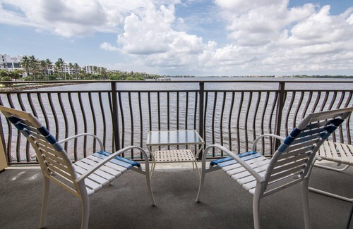 Palm Beach House | Palm Beach 1 Bedroom w/ Surrounding Water Views