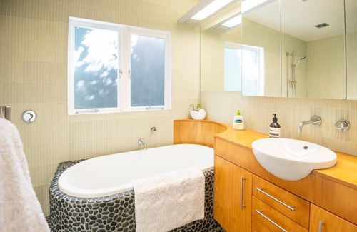 Palm Beach Cottage | Palm Beach Cottage - Palm Beach Cottage is a charming and beautifully decorated holiday cottage with one of the most stunning views on the island. With a king bed, a queen bed and a bunk room this is perfect for families to enjoy time together on the