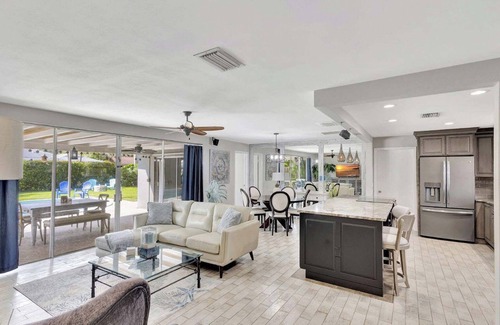 Hunt Club House | Palm Beach Gardens Home w/Pool! n"The Green Lionfish"