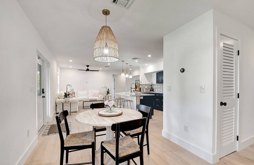 Southend House | Palm Beach - Newly Designed come relax, shop, enjoy!