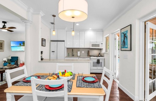 Southside House | Palm Beach Retreat w/Pool + Outdoor Dining & BBQ