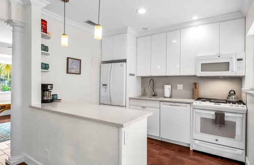 Southside House | Palm Beach Retreat w/Pool + Outdoor Dining & BBQ