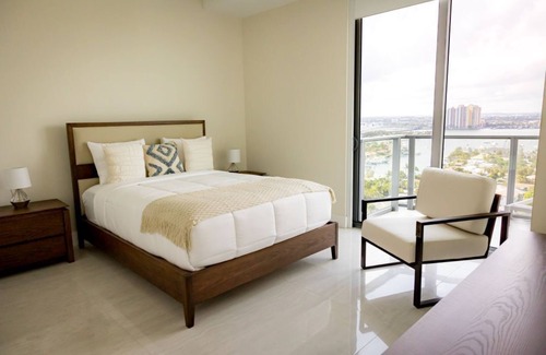 Singer Island Hotel | Palm Beach Retreat with Spacious Balcony