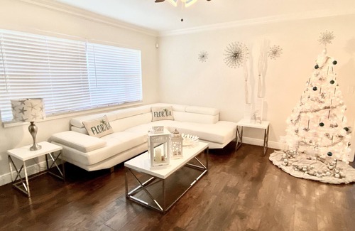 West Palm Beach House | ★ PALM BEACH VACATION HOME Disinfected 4BD 2 BR & GAME ROOM 🏝