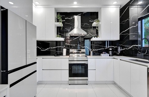Hollywood Lakes House | Palm Breeze Getaway . Close to Beach & Downtown
