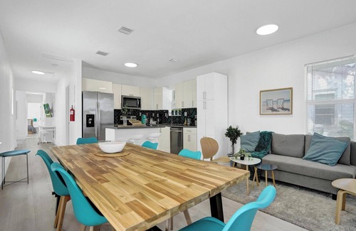 Hollywood Lakes House | Palm Breeze Retreat . Close to Beach & Downtown