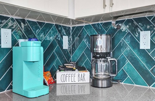 Hollywood Lakes House | Palm Breeze Retreat . Close to Beach & Downtown