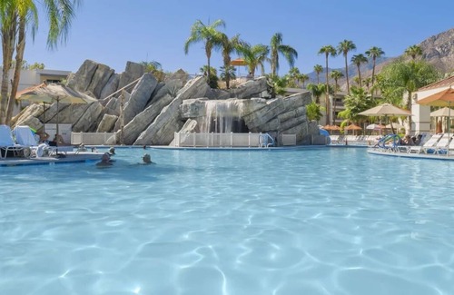 Canyon Corridor Resort | Palm Canyon Resort - Palm Springs, CA. 1 Bedroom Villa, 1 Bath. Sleeps 4