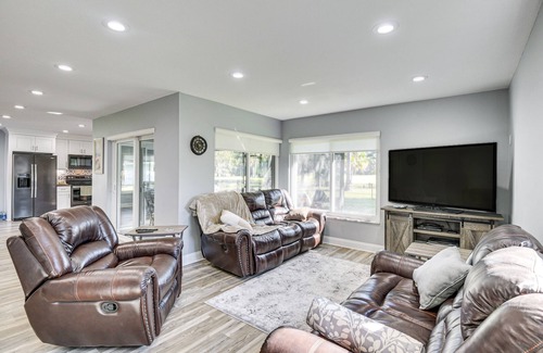 Palm Harbor House | Palm Coast Home w/Screened Patio, 3 Mi to Beach!