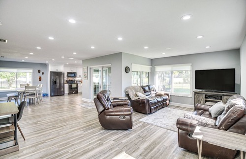 Palm Harbor House | Palm Coast Home w/Screened Patio, 3 Mi to Beach!