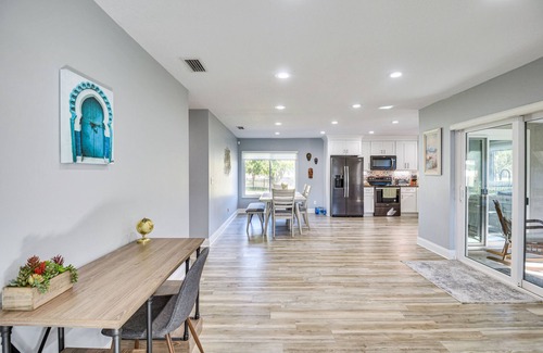 Palm Harbor House | Palm Coast Home w/Screened Patio, 3 Mi to Beach!