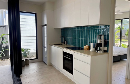 Clifton Beach House | Palm Cove 2 bedroom new built with large heated spa