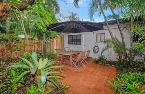 Palm Cove Apartment | Palm Cove Tropical Retreat with Private Garden, Near Beach