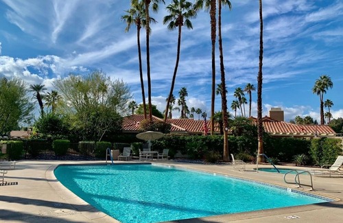 Palm Desert Condo | Palm Desert Home with Mountain VIEWS on GOLF COURSE!
