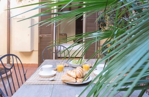 Lazzaretto Apartment | Palm Fronds apartment