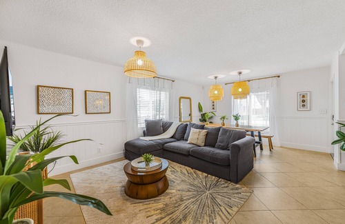 Croissant Park House | Palm Haven Duplex w/Pool - 6BR/4BA near FTL Beach!