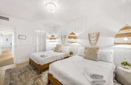 Croissant Park House | Palm Haven Duplex w/Pool - 6BR/4BA near FTL Beach!
