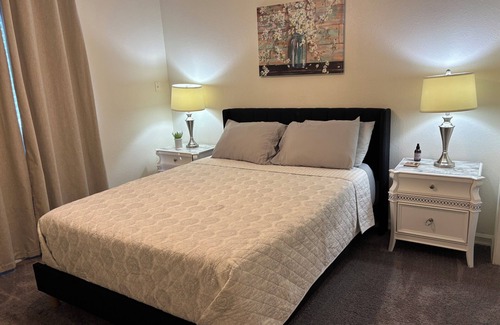 Lemoore House | Palm Oasis