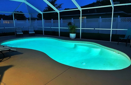 Vero Lake Estates House | 🍹🌞 Palm Paradise! Heated Pool, Lanai with TV, Grill, & Fenced Yard!